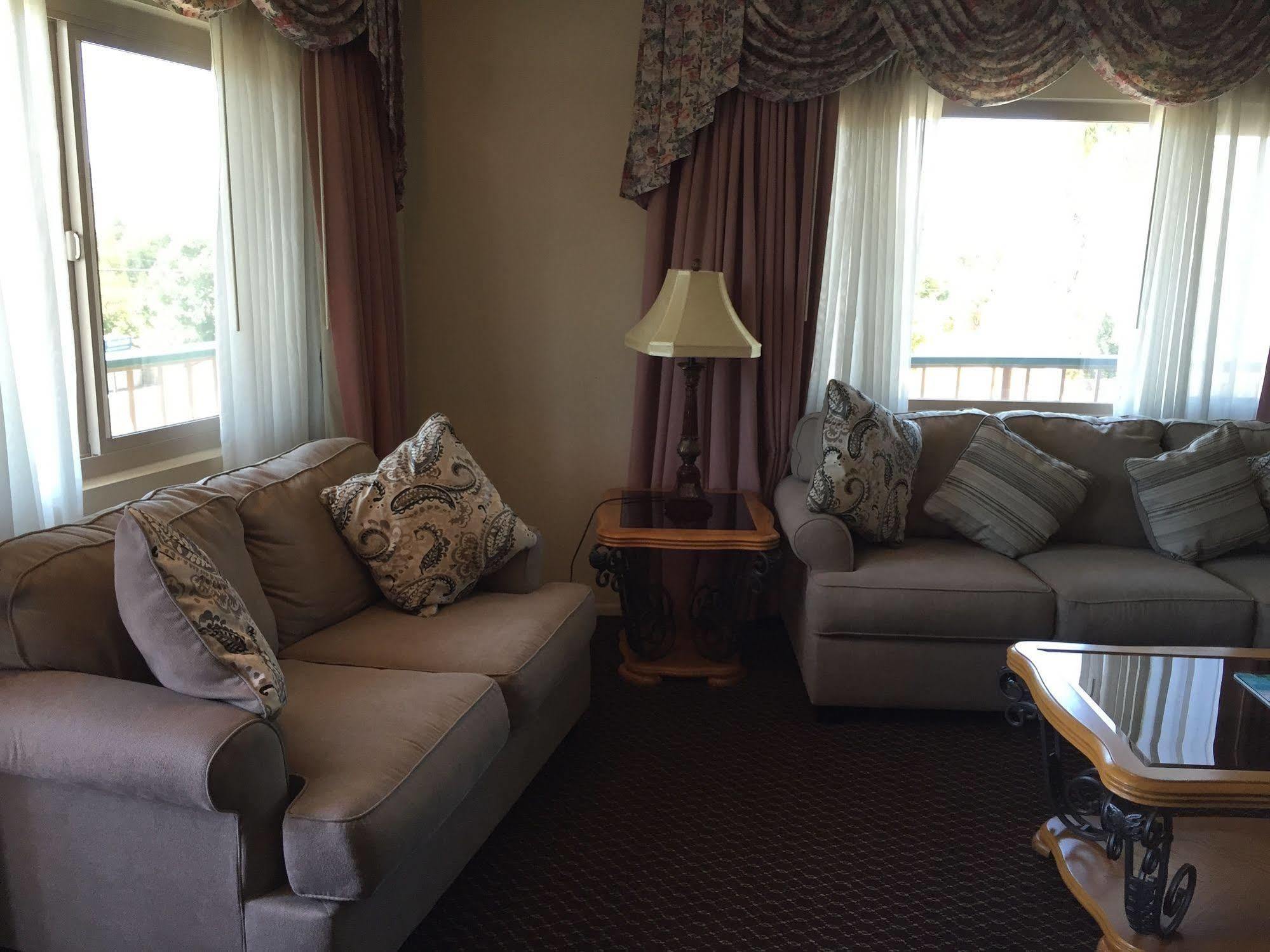 Oakridge Inn Oak View Luaran gambar